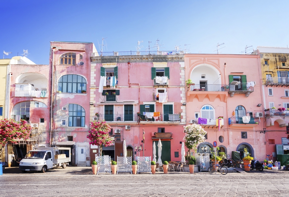 Farbige Häuserfassaden auf Ischia