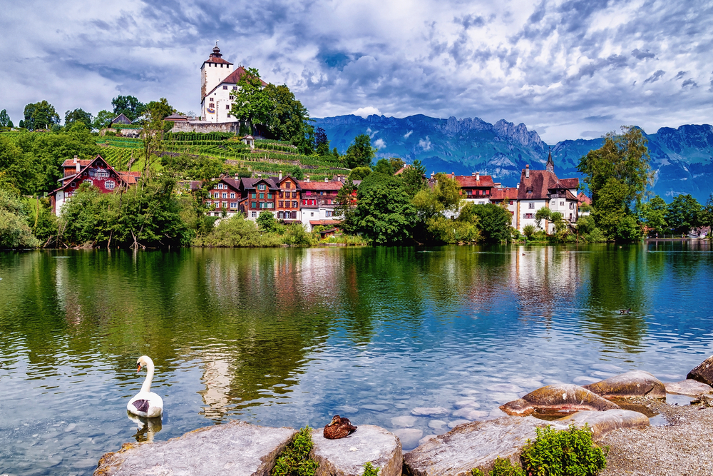 Schloss Werdenberg über dem Werdenbergersee in Sankt Gallen, Schweiz