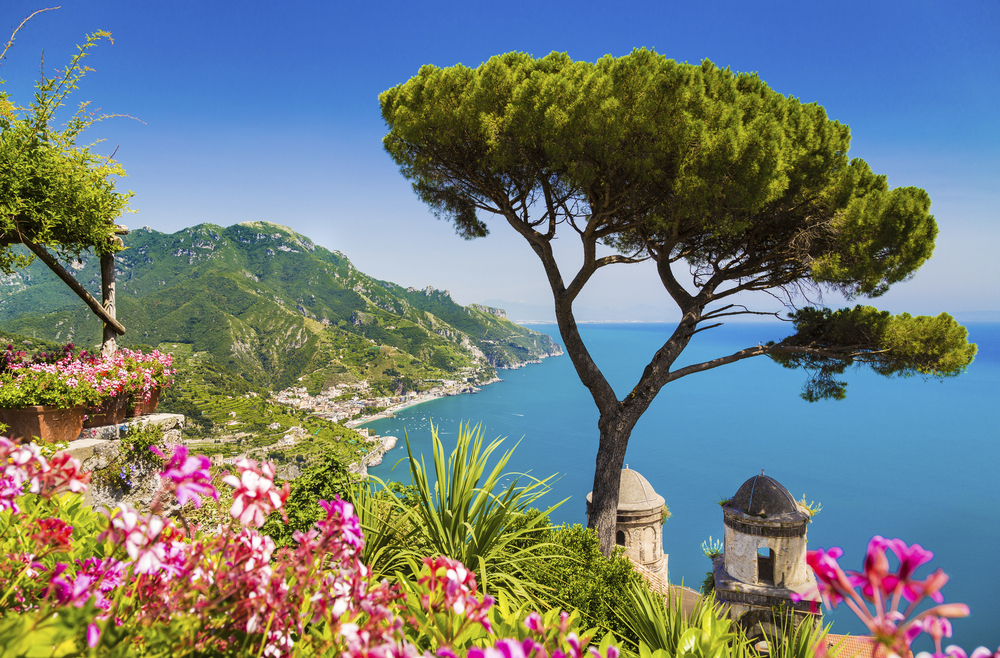 Blick von Ravello auf die Amalfiküste