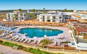 Außenansicht des Universal Hotel Grand Leon & Spa